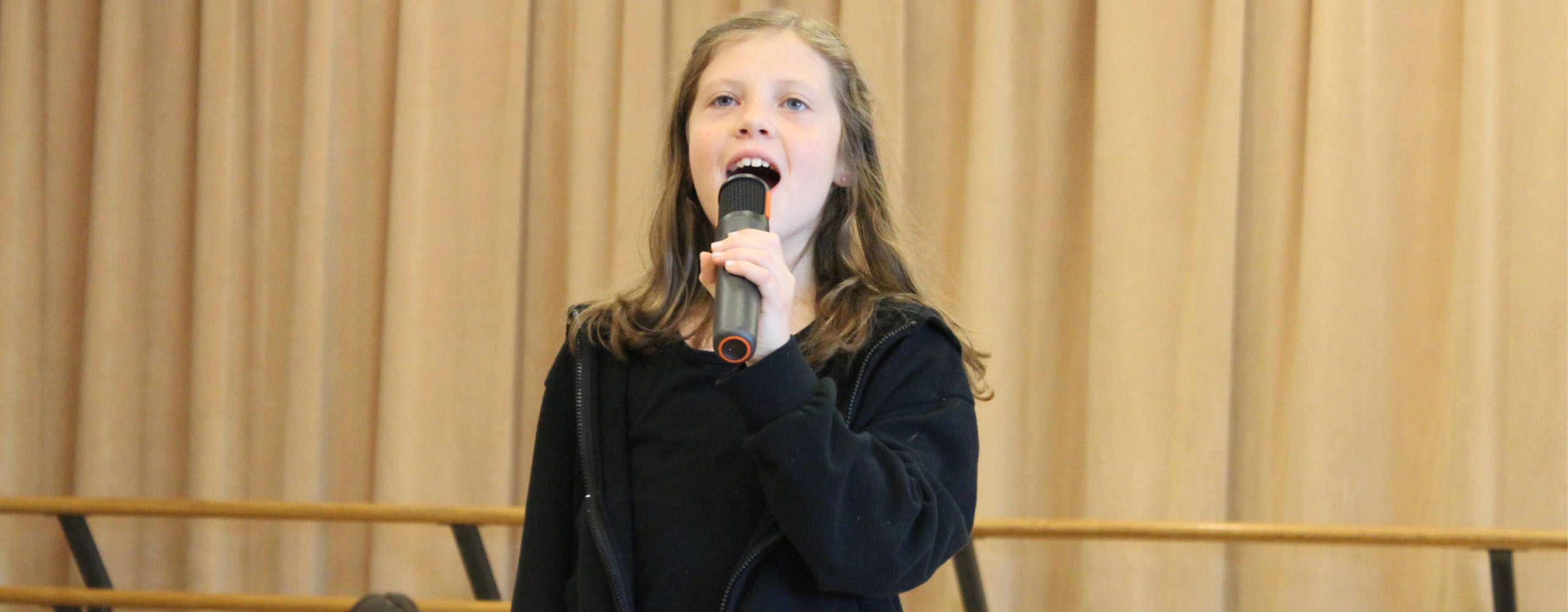 Music - Kids Singing 2560 x 1000 Young girl singing with microphone